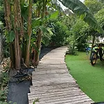 Deux Petites Maisons Separees-ville 度假居