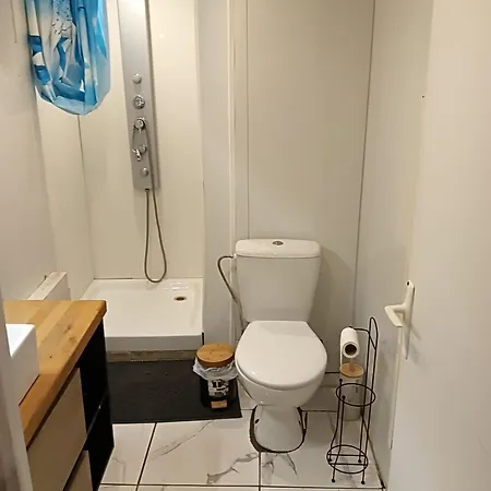 Deux Petites Maisons Separees-ville