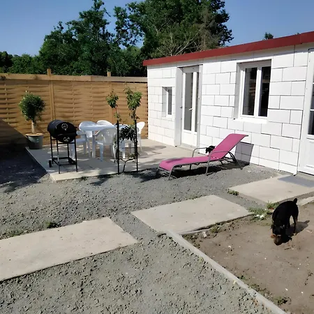 Deux Petites Maisons Separees-ville 別荘