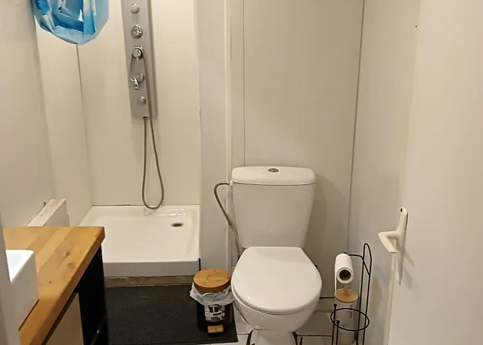 Deux Petites Maisons Separees-ville