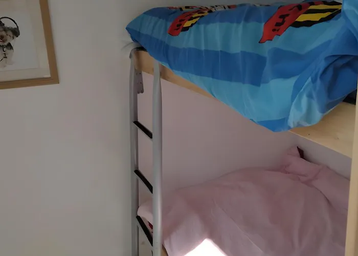 Deux Petites Maisons Separees-ville 度假居 *