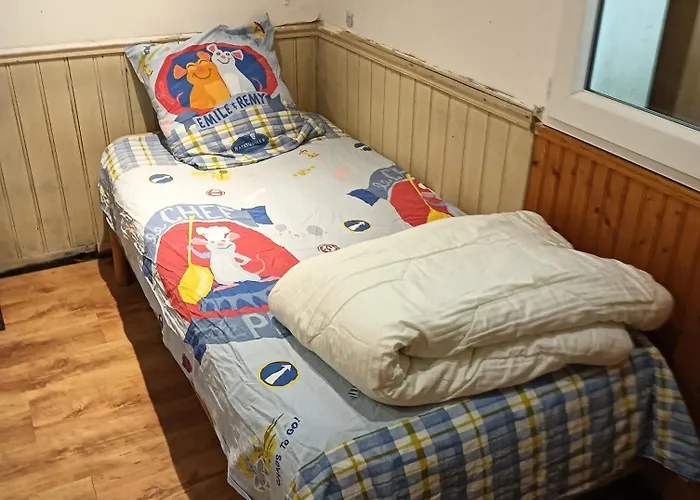 Deux Petites Maisons Separees-ville *